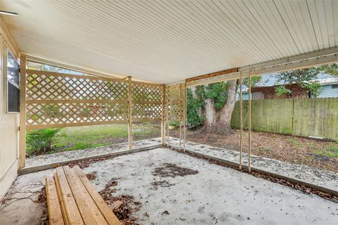 A home in LAKE WALES