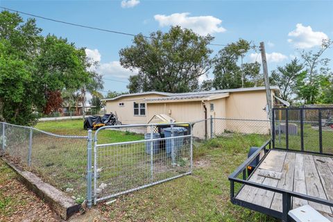 A home in LAKE WALES