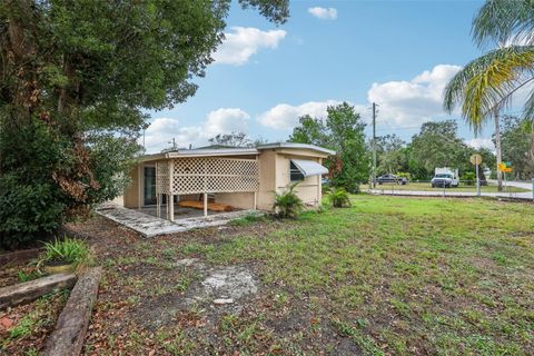 A home in LAKE WALES