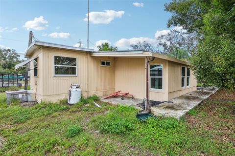 A home in LAKE WALES