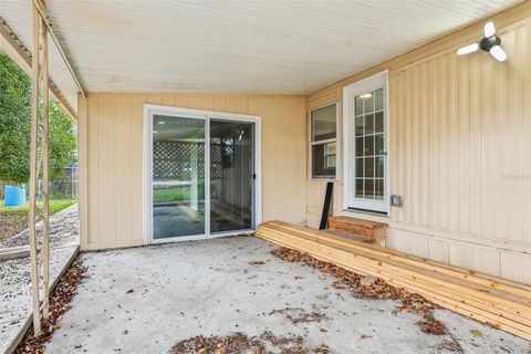 A home in LAKE WALES