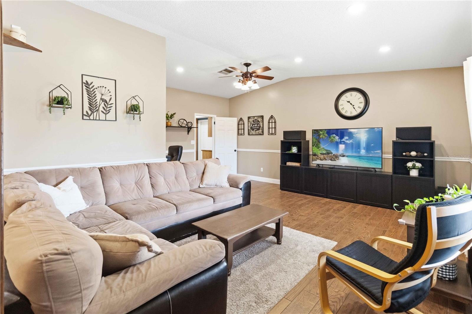 PINE LAKE ESTATES UNIT B - Residential