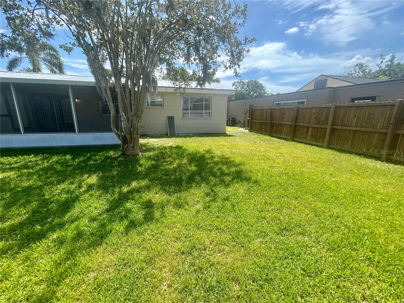 BEACON SQUARE - Residential Lease