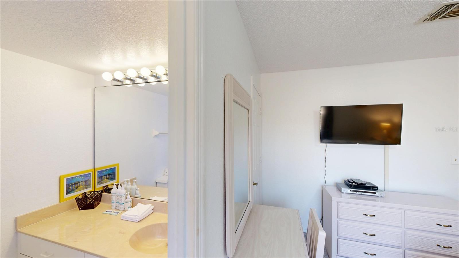 VILLAGES AT MANGO KEY PH 1A THE - Residential