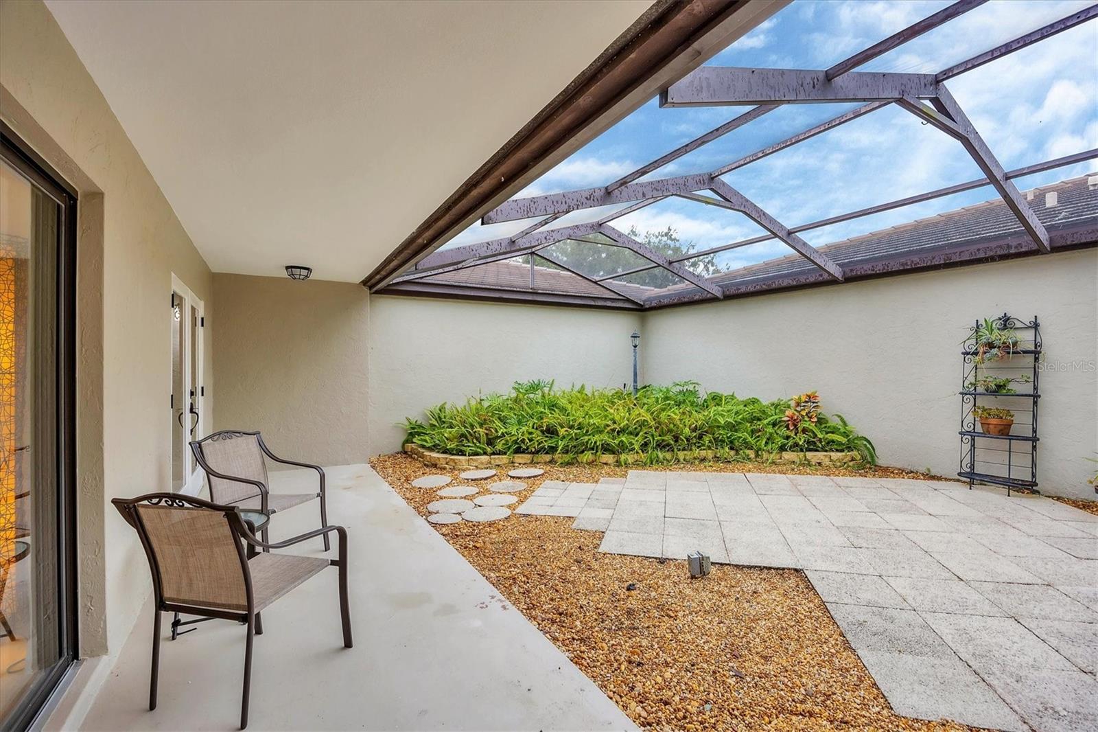 GLEN OAKS MANOR HOMES PH 1 - Residential