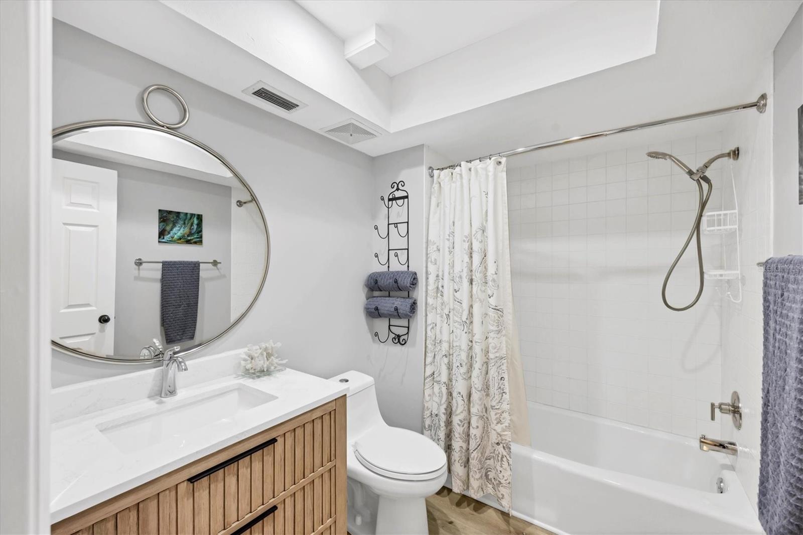 GLEN OAKS MANOR HOMES PH 1 - Residential