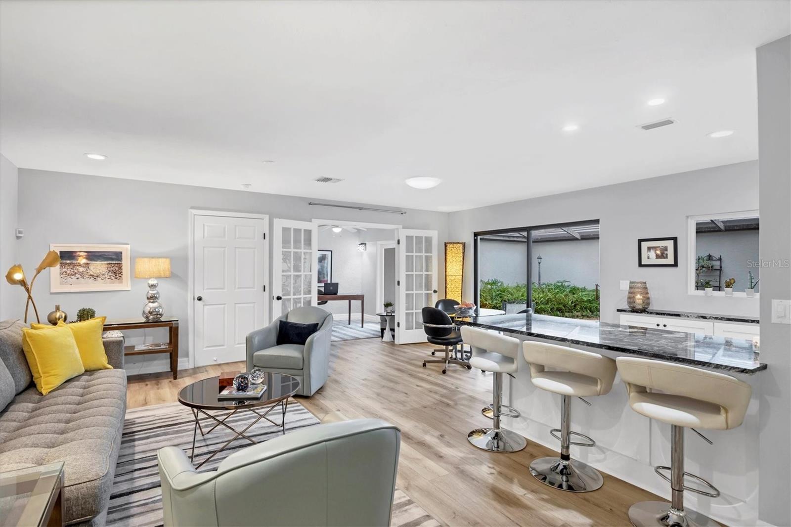 GLEN OAKS MANOR HOMES PH 1 - Residential