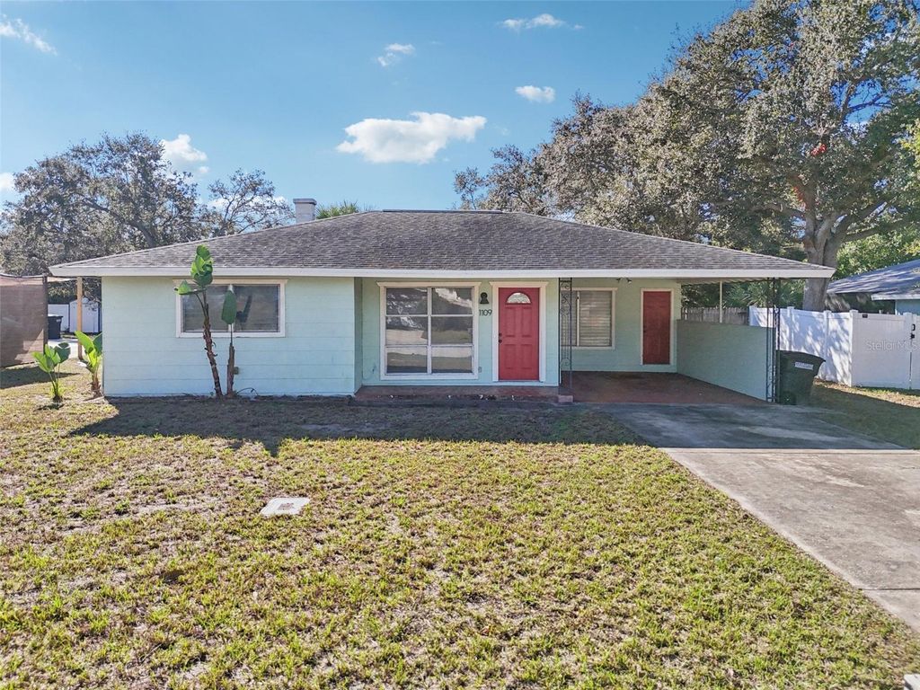 Photo of 1109 Sunnydale Drive, Clearwater, FL 33755 (MLS # TB8462086)