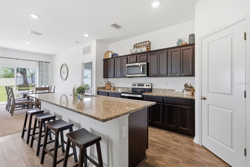 Photo of 814 Highgate Oaks Place, Seffner, FL 33584 (MLS # TB8498638)