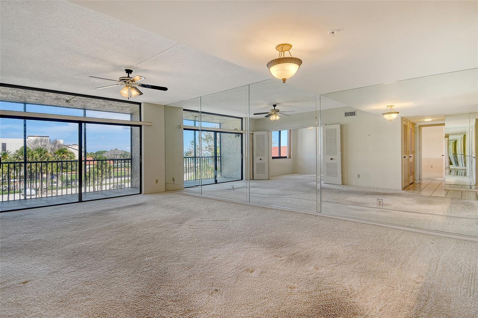 1945 GULF OF MEXICO DRIVE M2-213