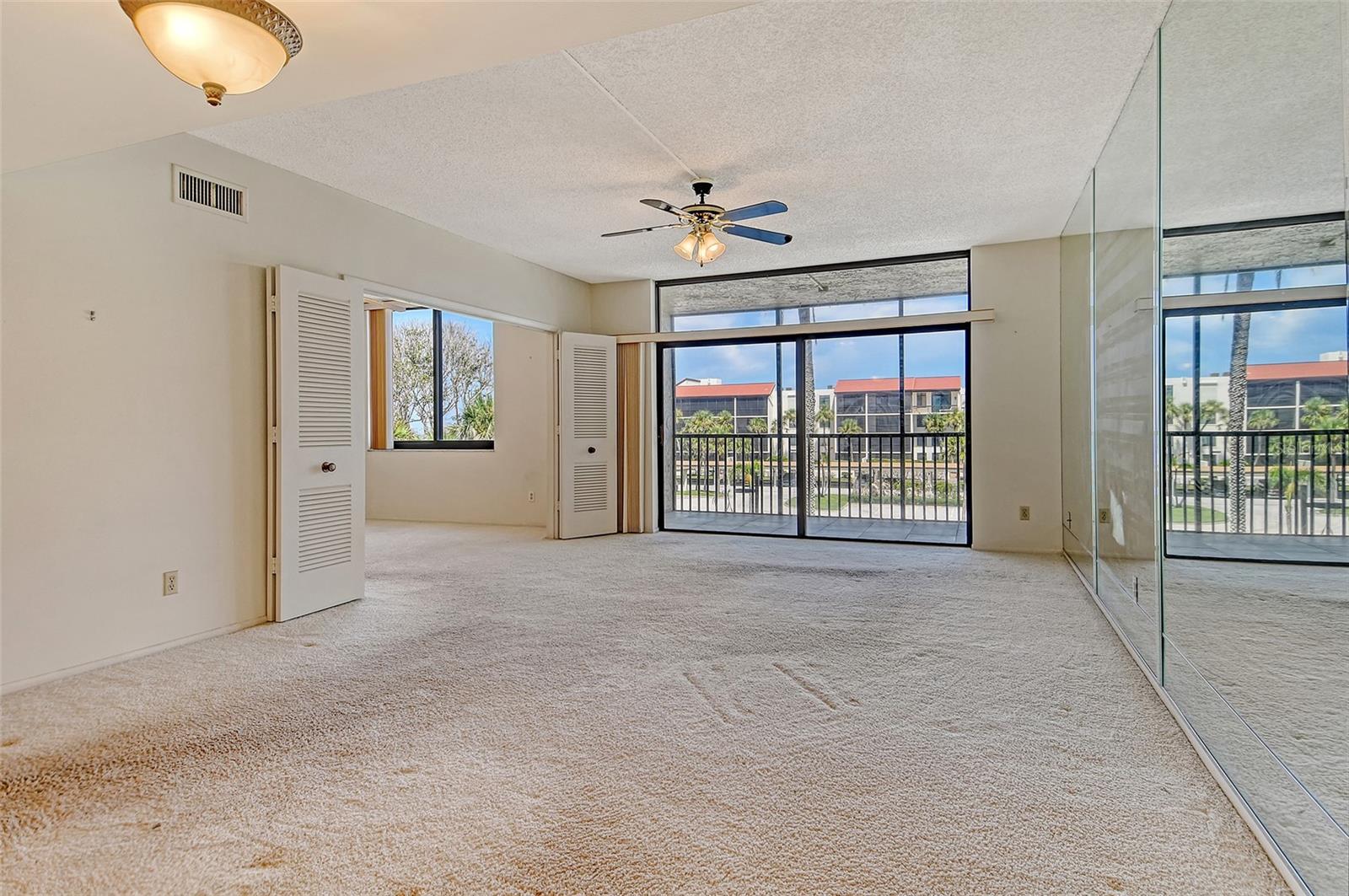 1945 GULF OF MEXICO DRIVE M2-213