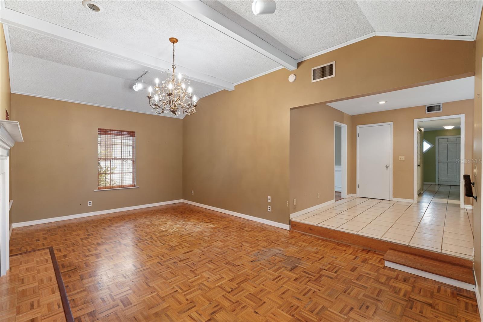 TRAILS UN 02M - Residential