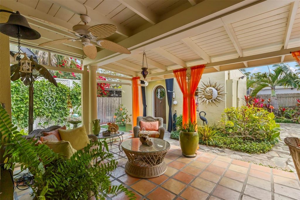 Photo of 646 16th Avenue NE, St Petersburg, FL 33704 (MLS # TB8368654)