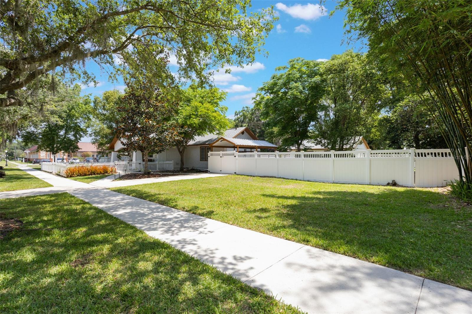 1505 MAGNOLIA AVENUE