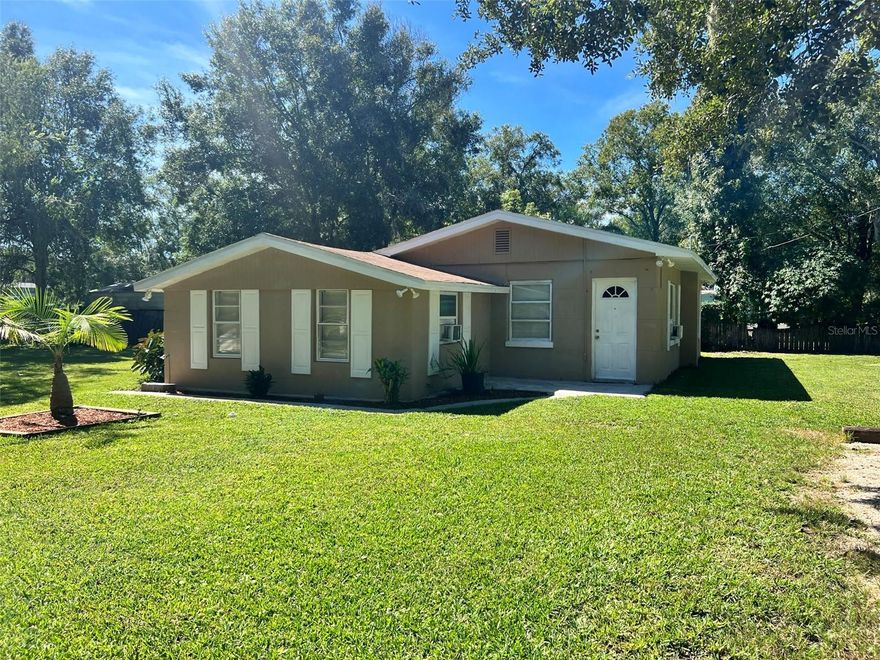 Welcome to this charming 3-bedroom, 1-bath rental home with a bonus Florida room, offering serene riverfront living. Enjoy direct access to the Hillsborough River. Enjoy the dock, perfect for fishing and water enthusiasts. The backyard is an oasis for outdoor gatherings, all while being conveniently located near Tampa's amenities. Don't miss this unique opportunity; contact us to schedule a showing today.