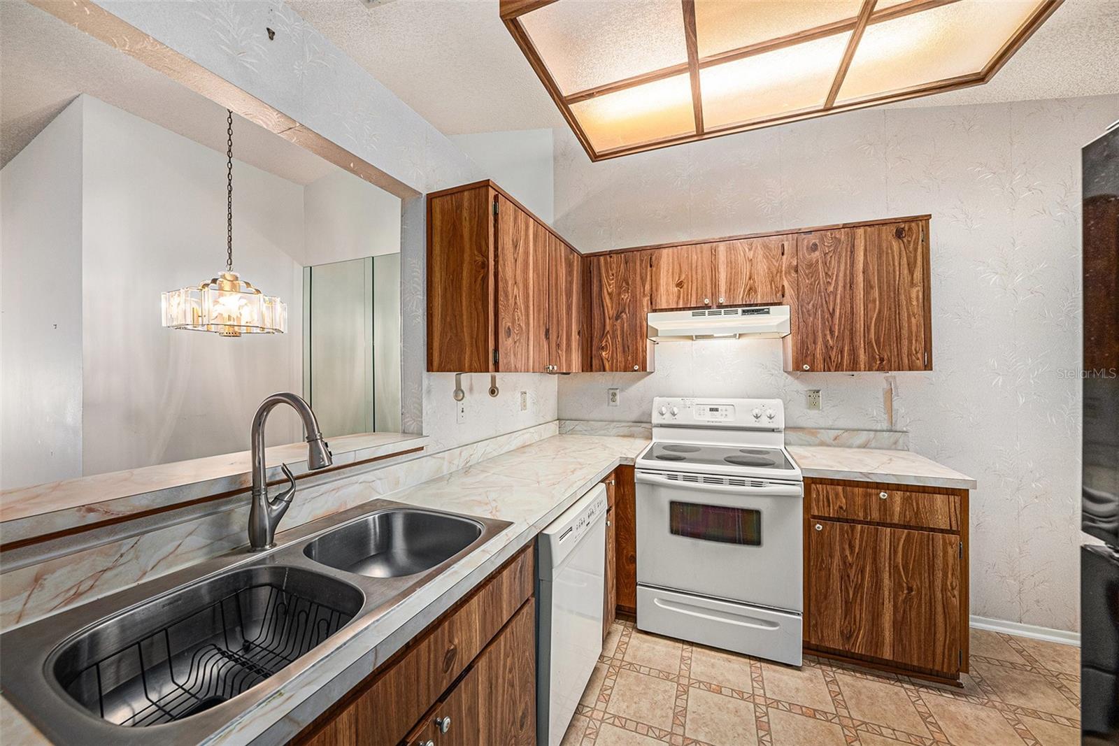 VILLAS OF BEACON GROVES - Residential