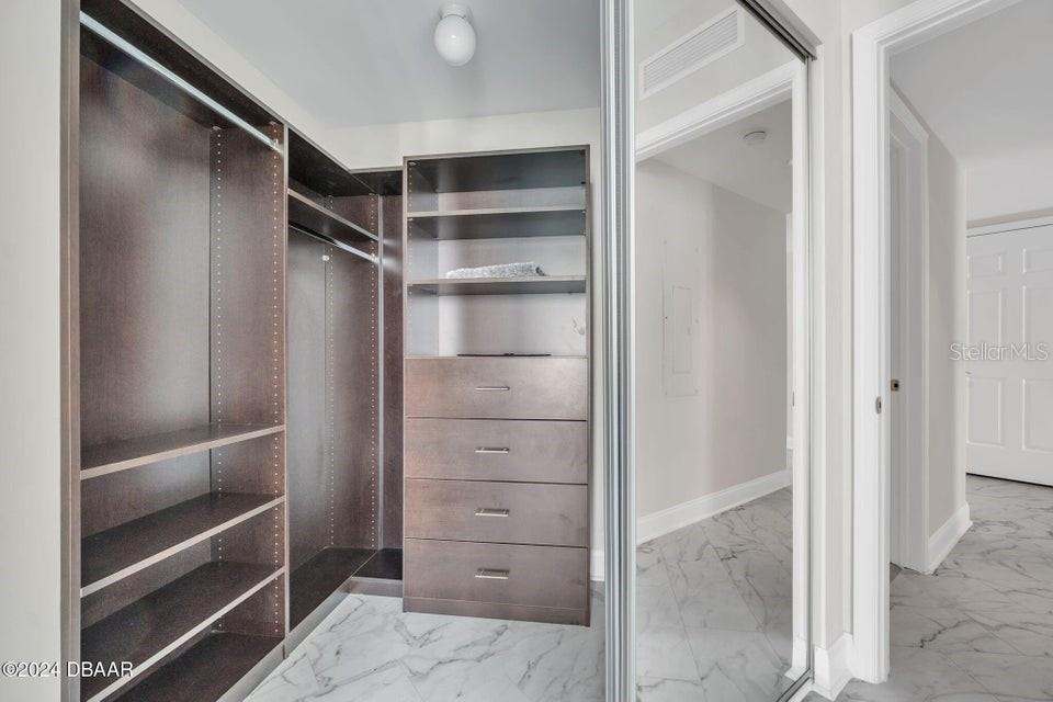 MARINA GRANDE/HALIFAX 01 - Residential Lease