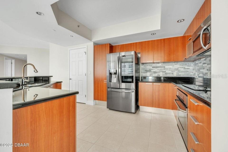 MARINA GRANDE/HALIFAX 01 - Residential Lease