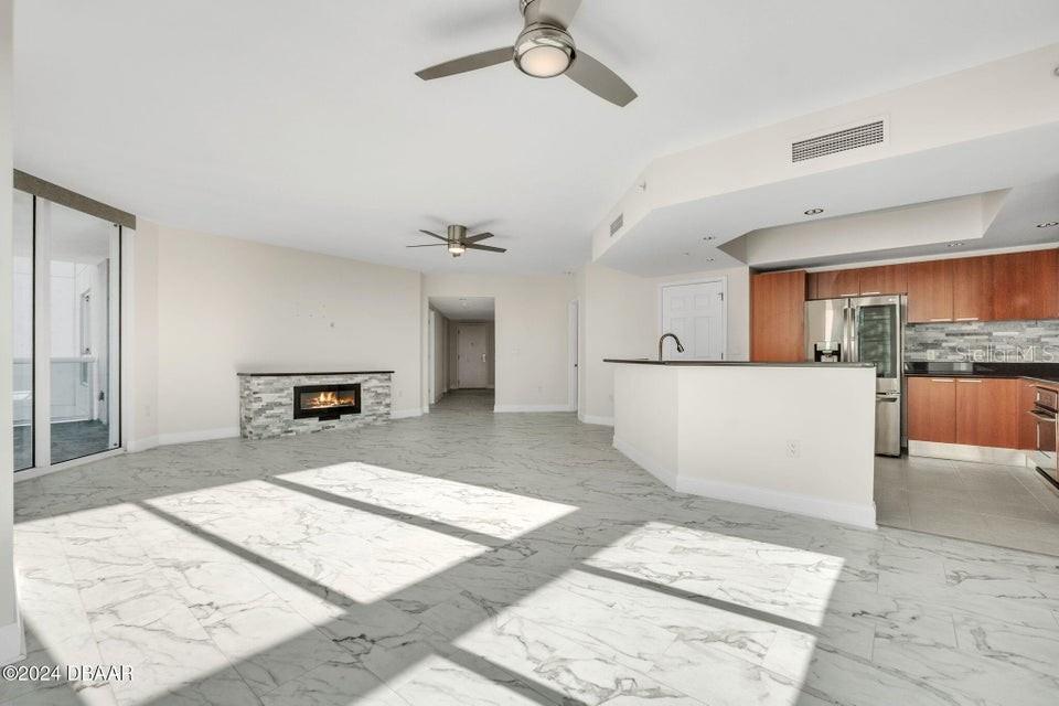 MARINA GRANDE/HALIFAX 01 - Residential Lease