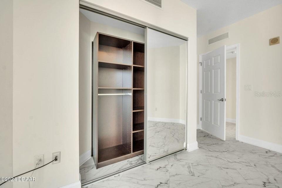 MARINA GRANDE/HALIFAX 01 - Residential Lease