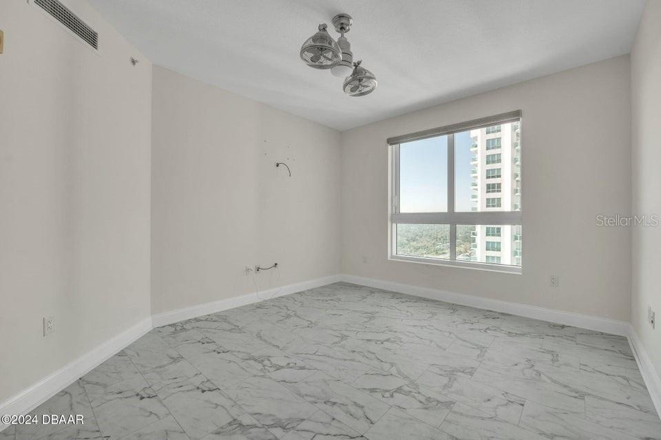 MARINA GRANDE/HALIFAX 01 - Residential Lease