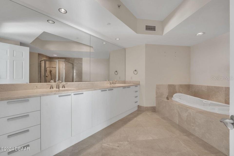 MARINA GRANDE/HALIFAX 01 - Residential Lease