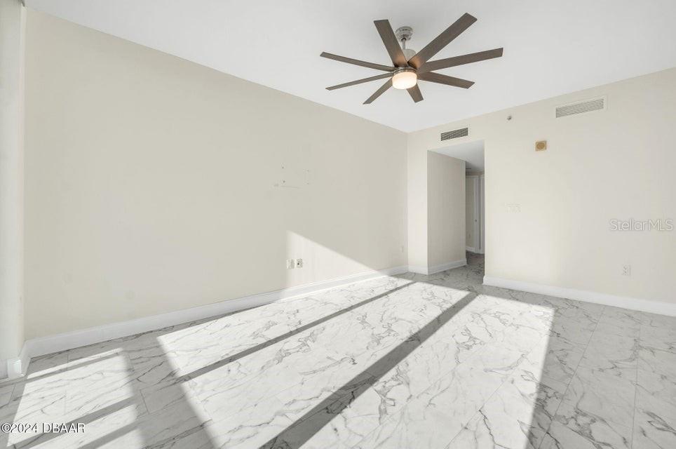 MARINA GRANDE/HALIFAX 01 - Residential Lease