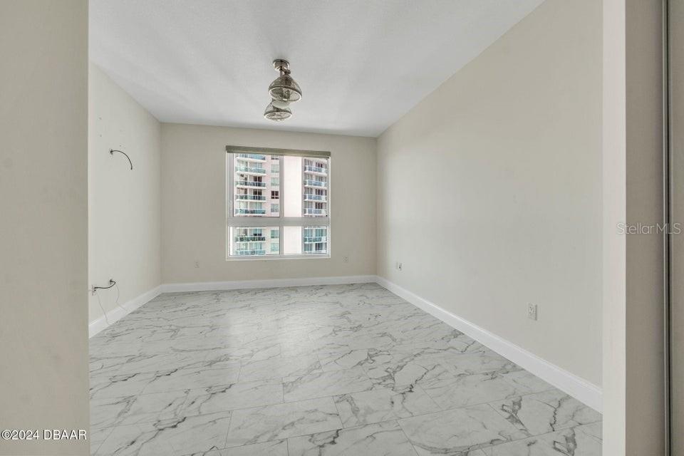 MARINA GRANDE/HALIFAX 01 - Residential Lease