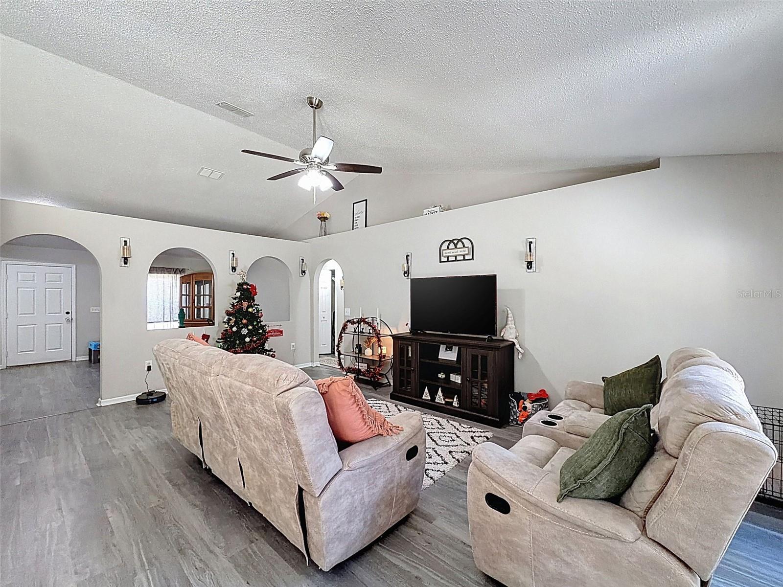 ROYAL HIGHLANDS - Residential