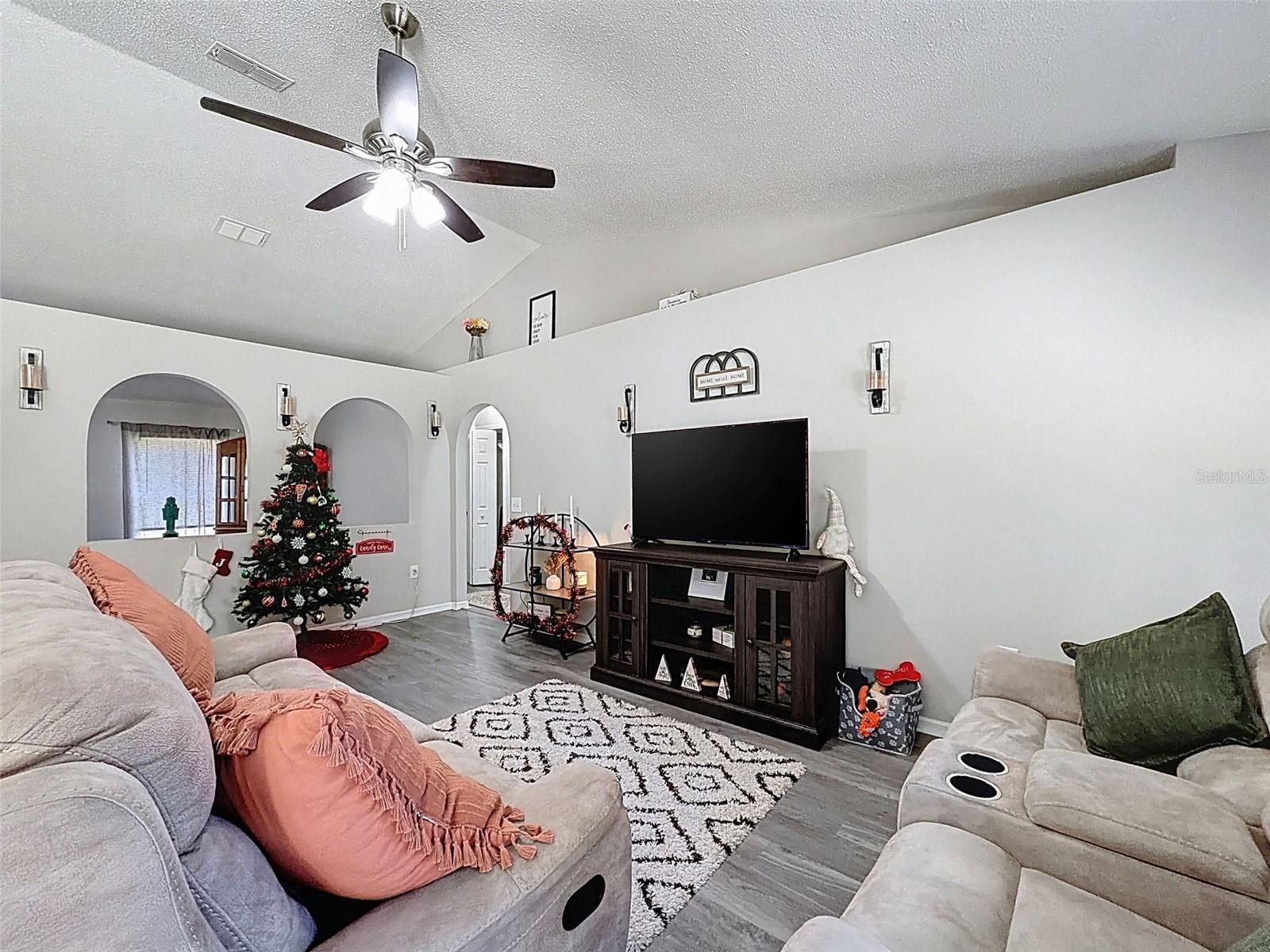 ROYAL HIGHLANDS - Residential