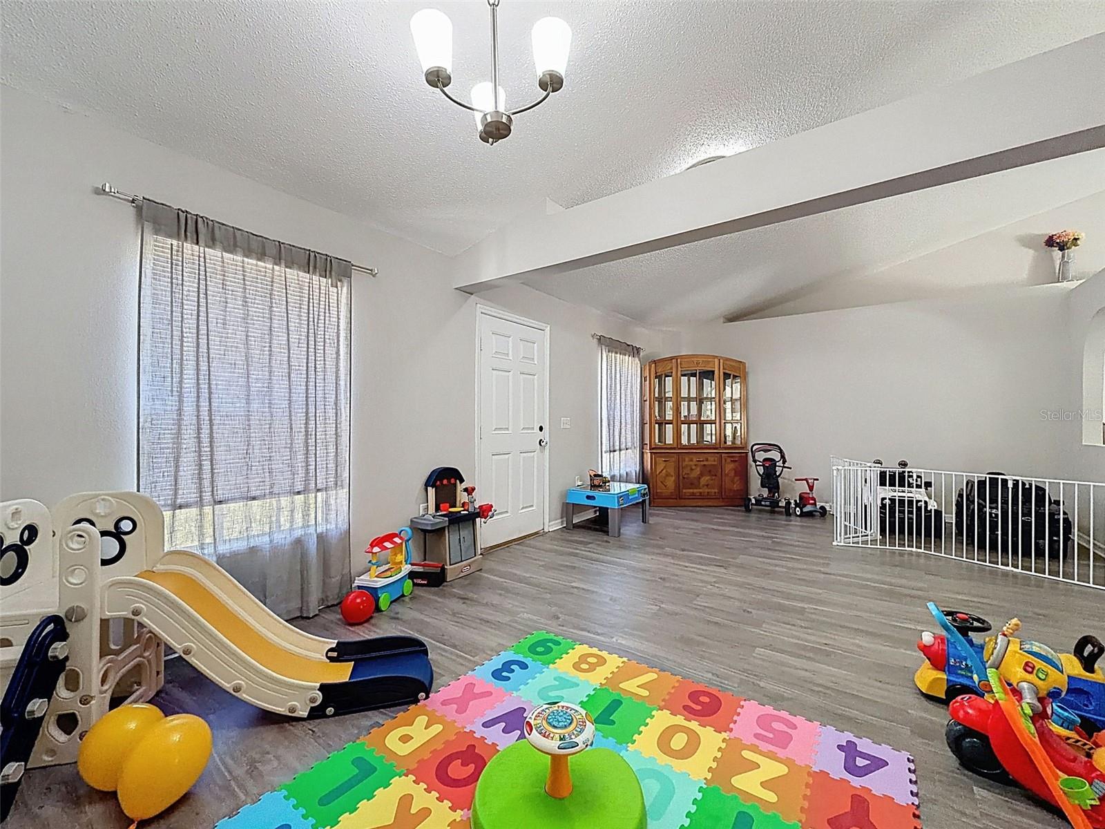 ROYAL HIGHLANDS - Residential