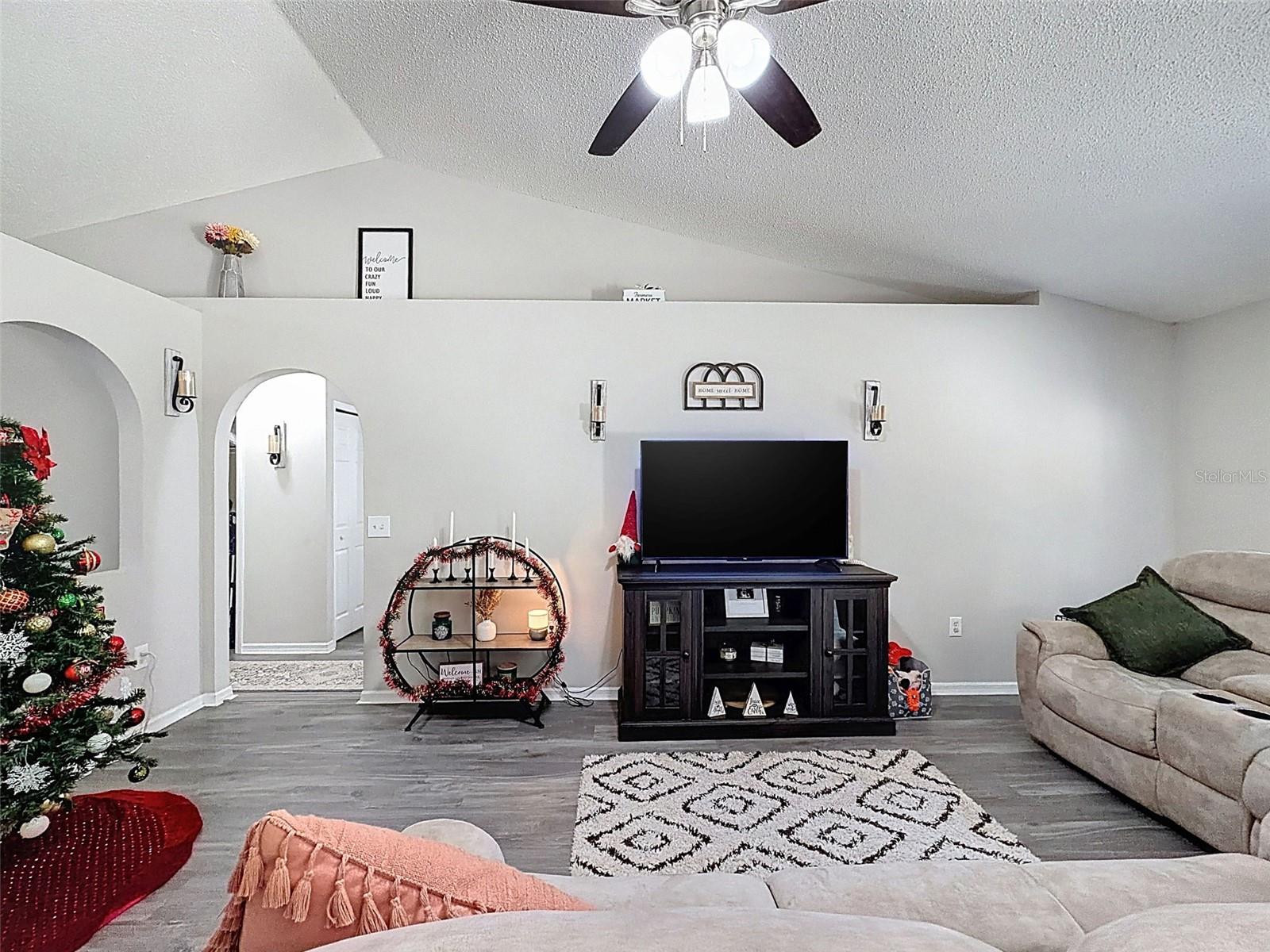 ROYAL HIGHLANDS - Residential