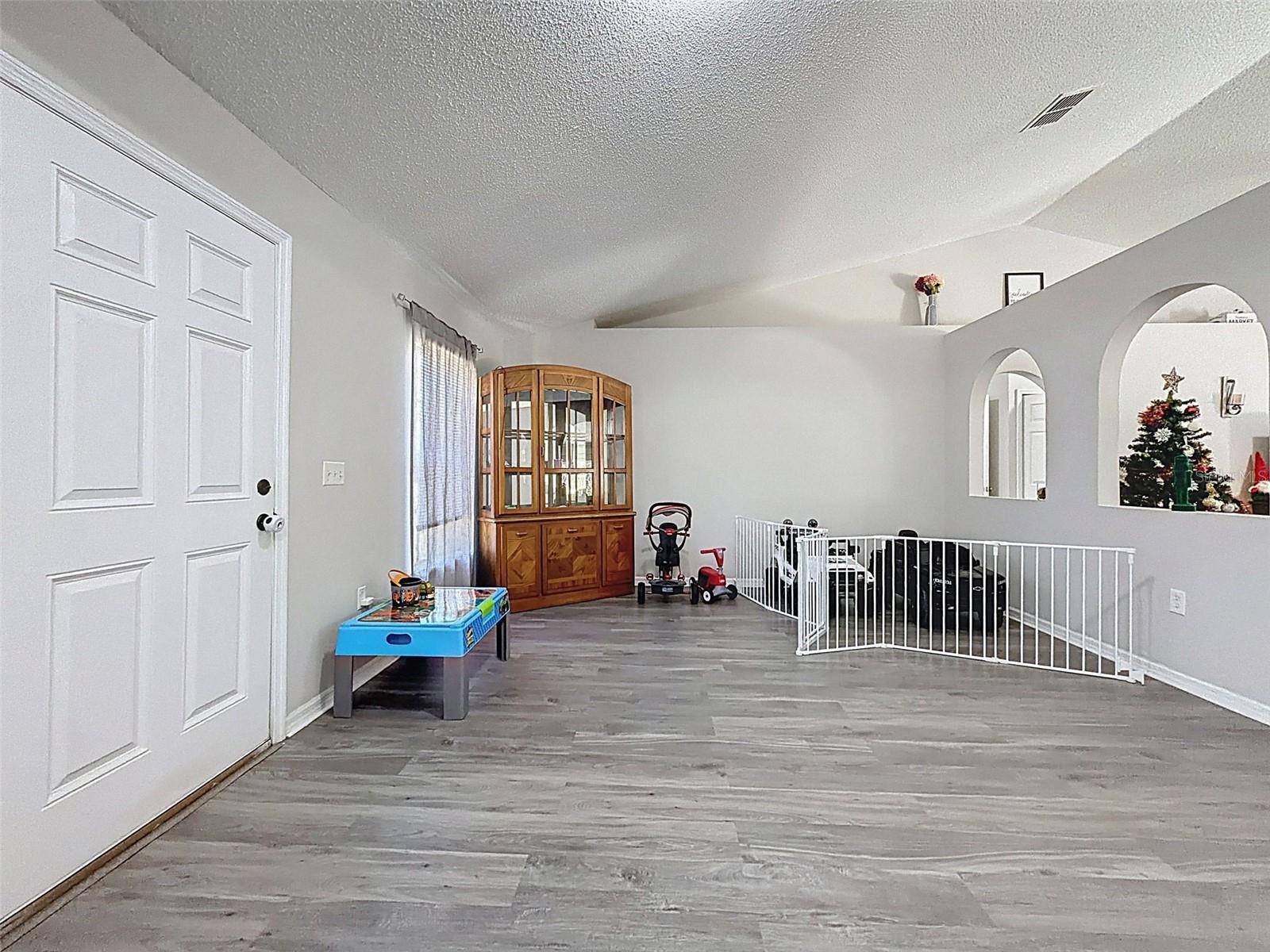 ROYAL HIGHLANDS - Residential