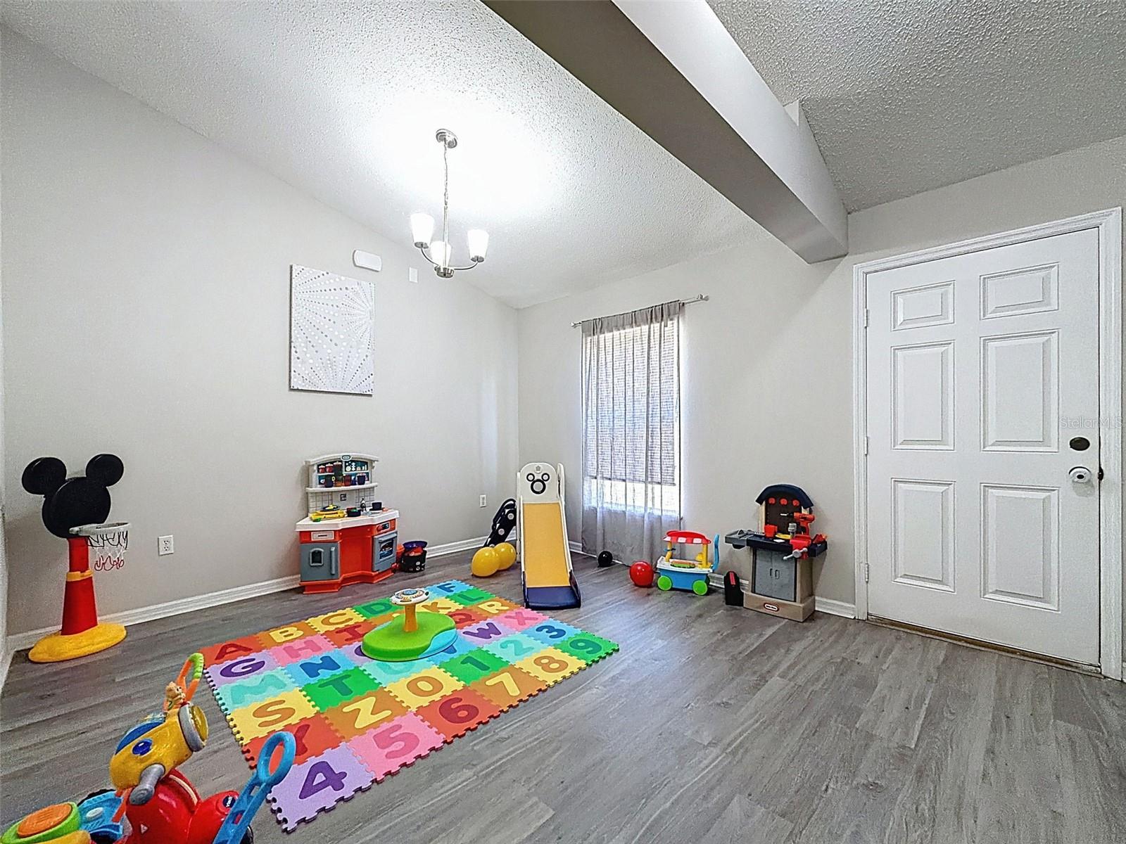 ROYAL HIGHLANDS - Residential