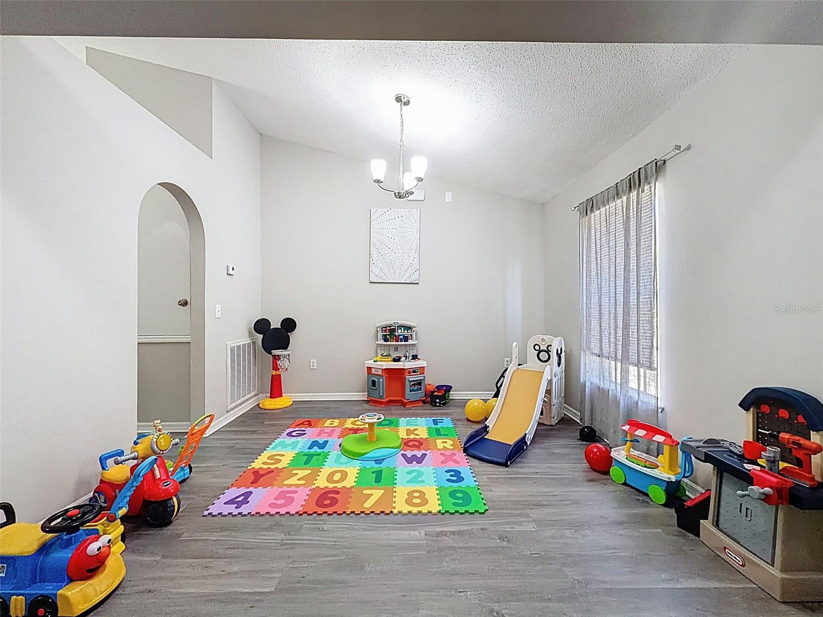 ROYAL HIGHLANDS - Residential