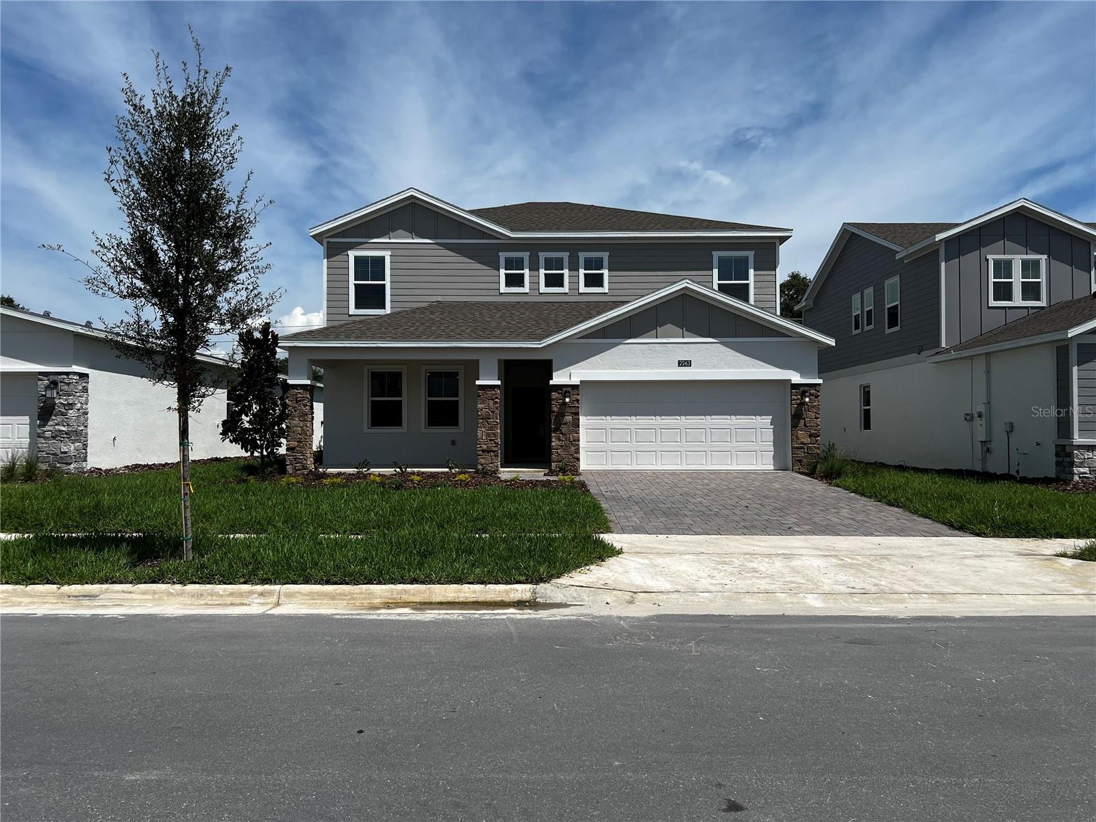 Spacious 5-bedroom, 3.5-bath Next Gen home in the desirable Bronson’s Ridge community of Apopka. The main home features an open first-floor layout with a modern kitchen, dining, and living area—perfect for everyday living. Upstairs offers a comfortable loft and four bedrooms, including a generous owner’s suite.
The private Next Gen suite has its own entrance, living room, kitchenette, bedroom, and full bath, and may be added to the rental for an additional $1,500/month—ideal for multi-generational living or extra flexibility.
Bronson’s Ridge provides a convenient location near shopping, dining, major highways, and Apopka’s parks and natural springs. A great opportunity to lease a versatile home in a growing community.