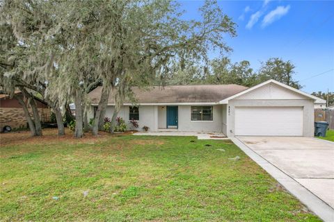 A home in WINTER HAVEN