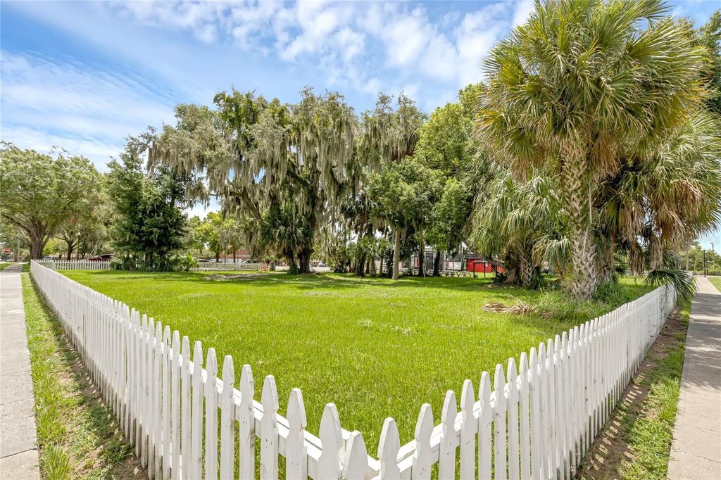 Photo of E Maud Street, Tavares, FL 32778 (MLS # G5084983)