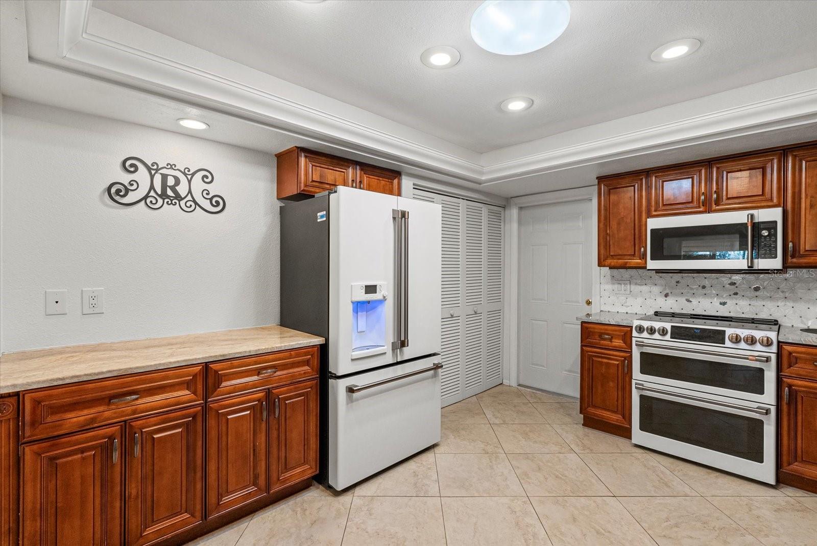 PALM-AIRE AT SARASOTA 9-B - Residential Lease
