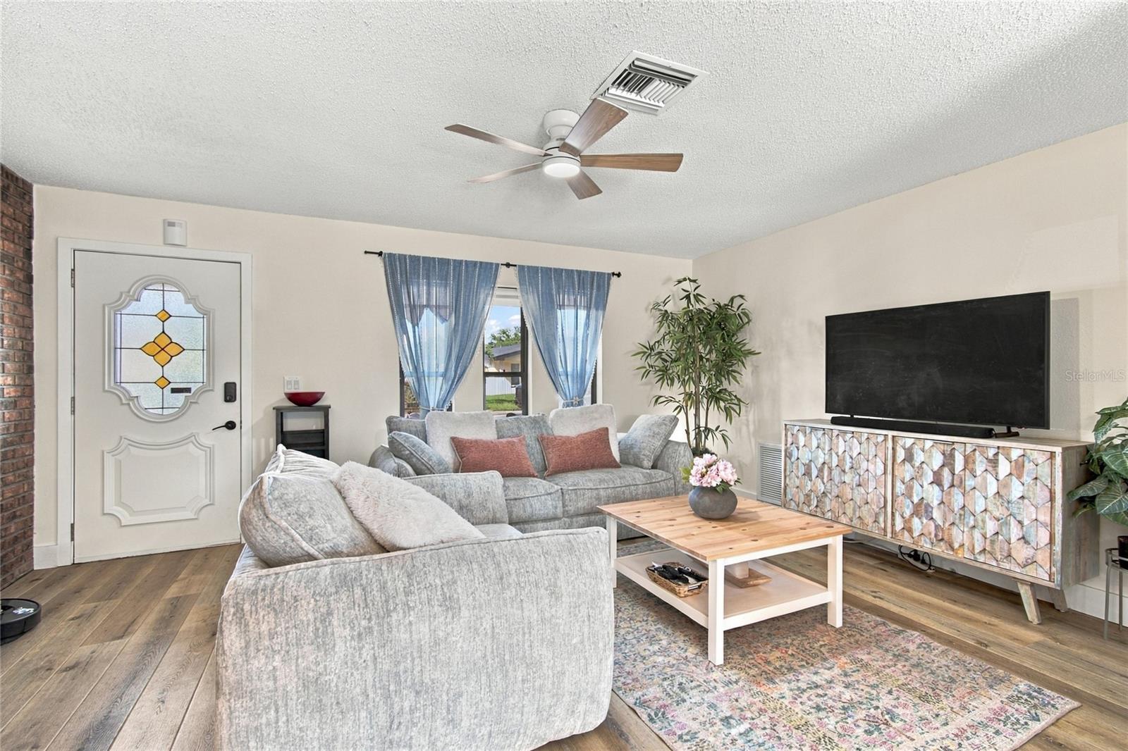 1813 DRIFTWOOD CIRCLE N