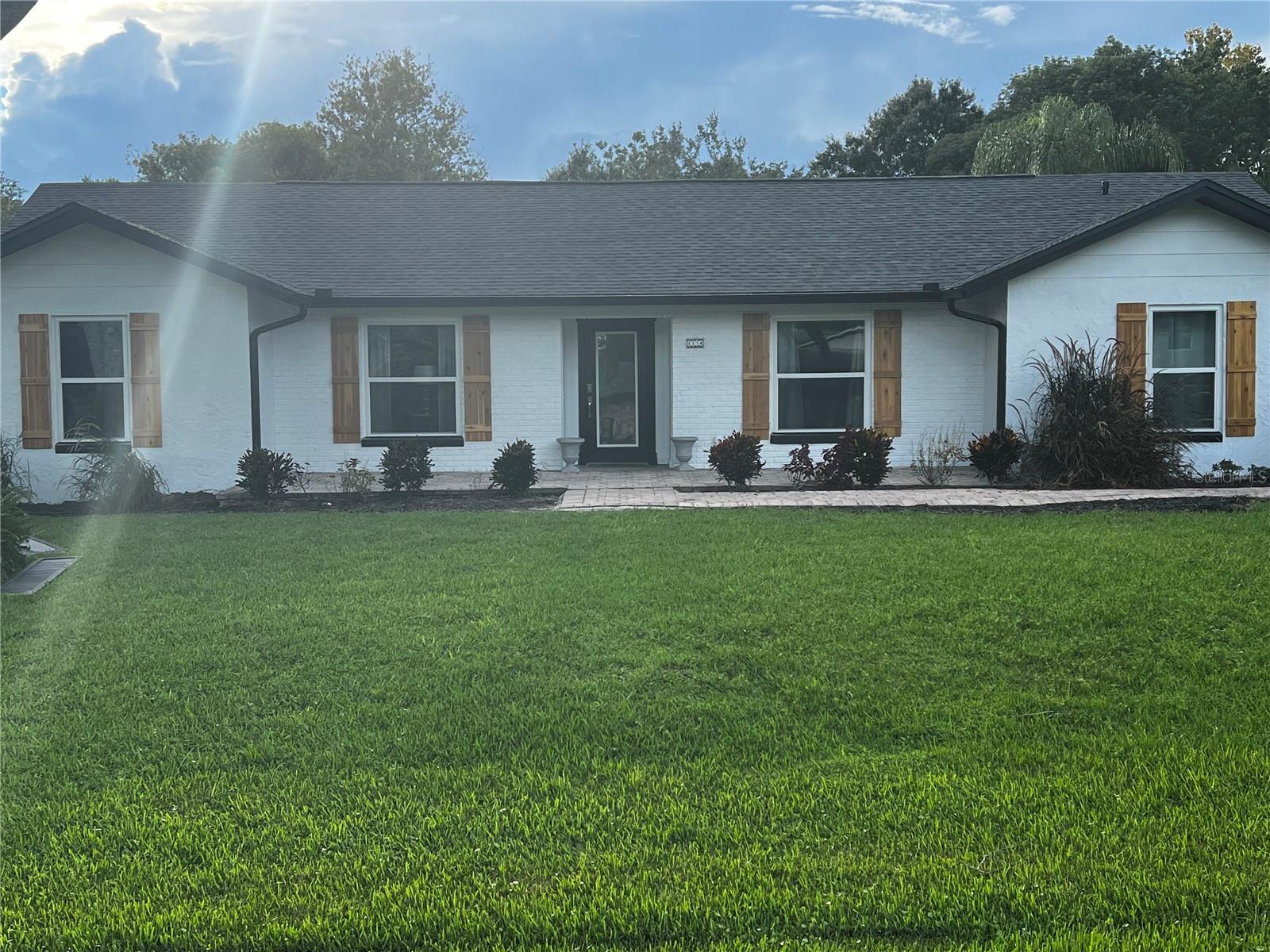 1114 DOVE LANE