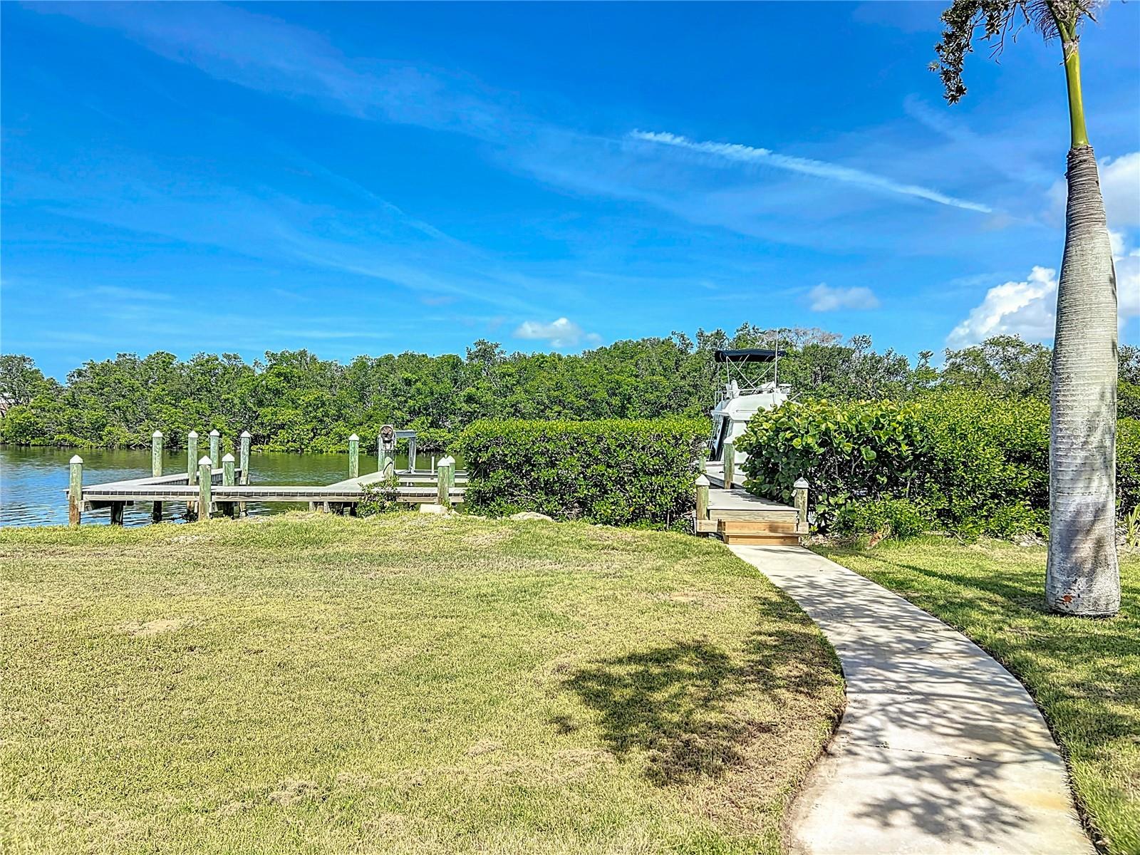 TREETOPS BAY CONDO - Residential Lease