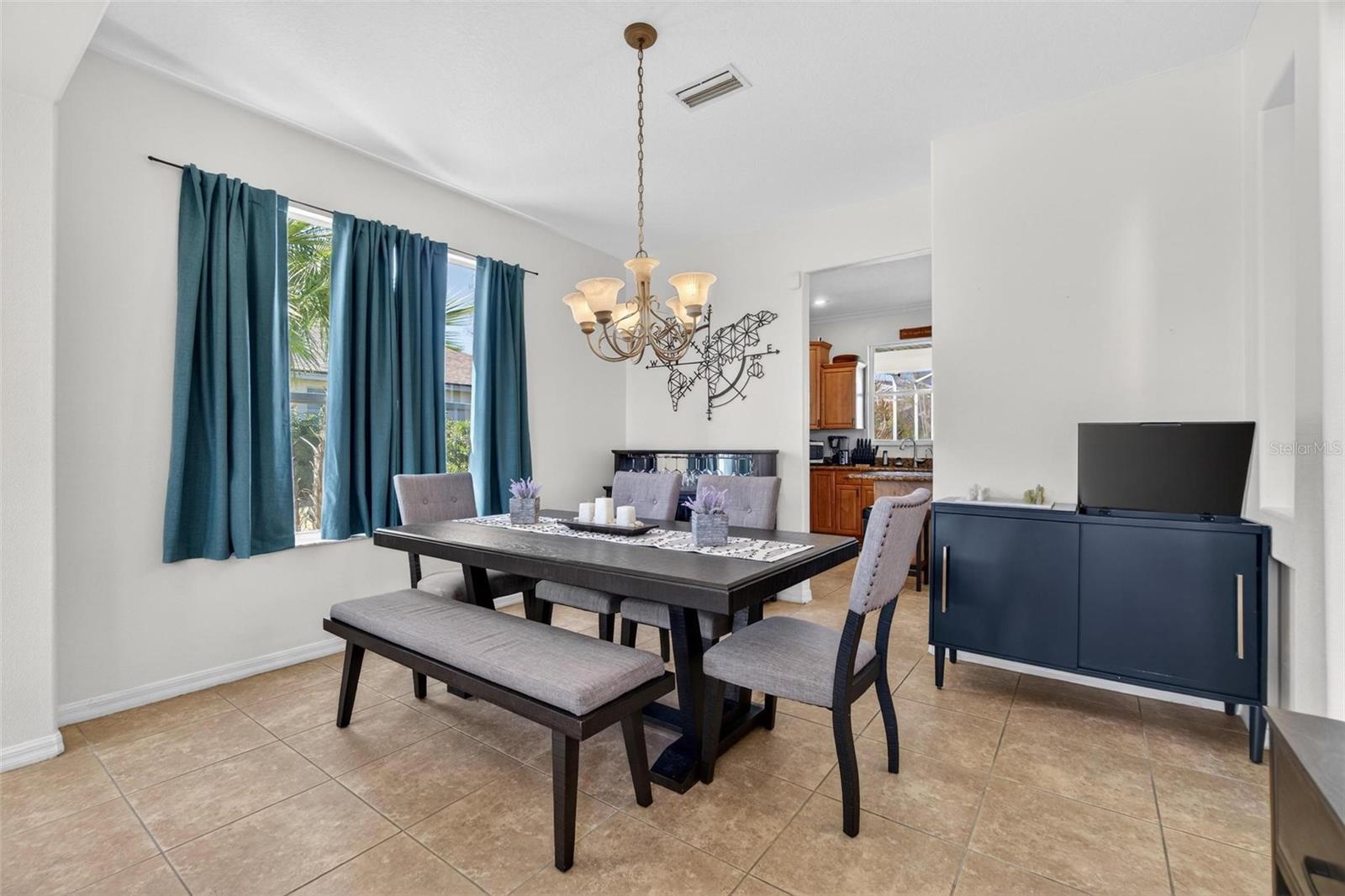 1006 ROBINWOOD DRIVE