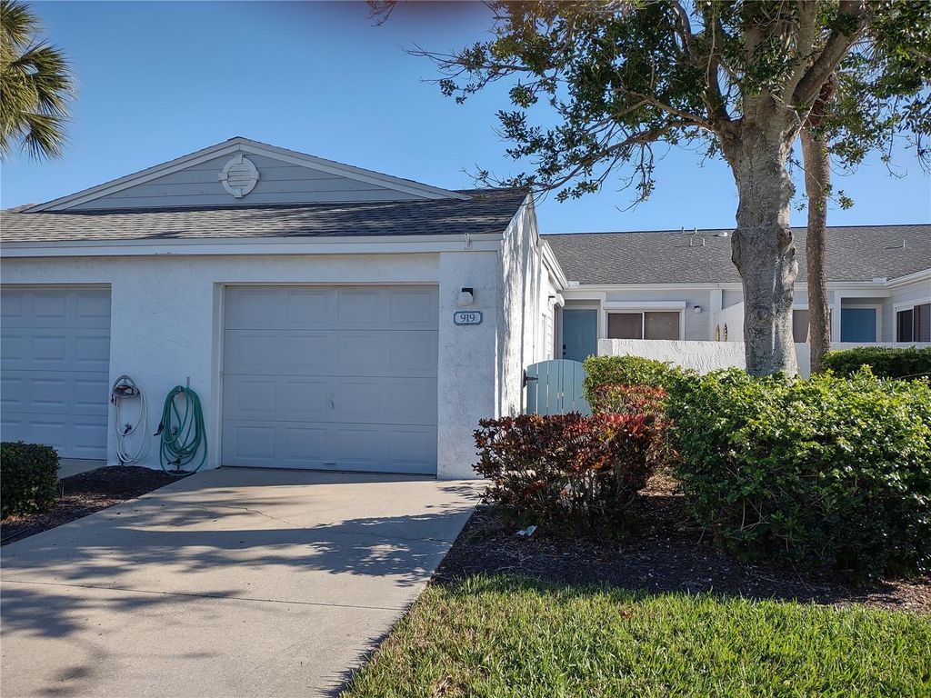 Photo of 919 Waterside Lane, Bradenton, FL 34209 (MLS # A4676311)