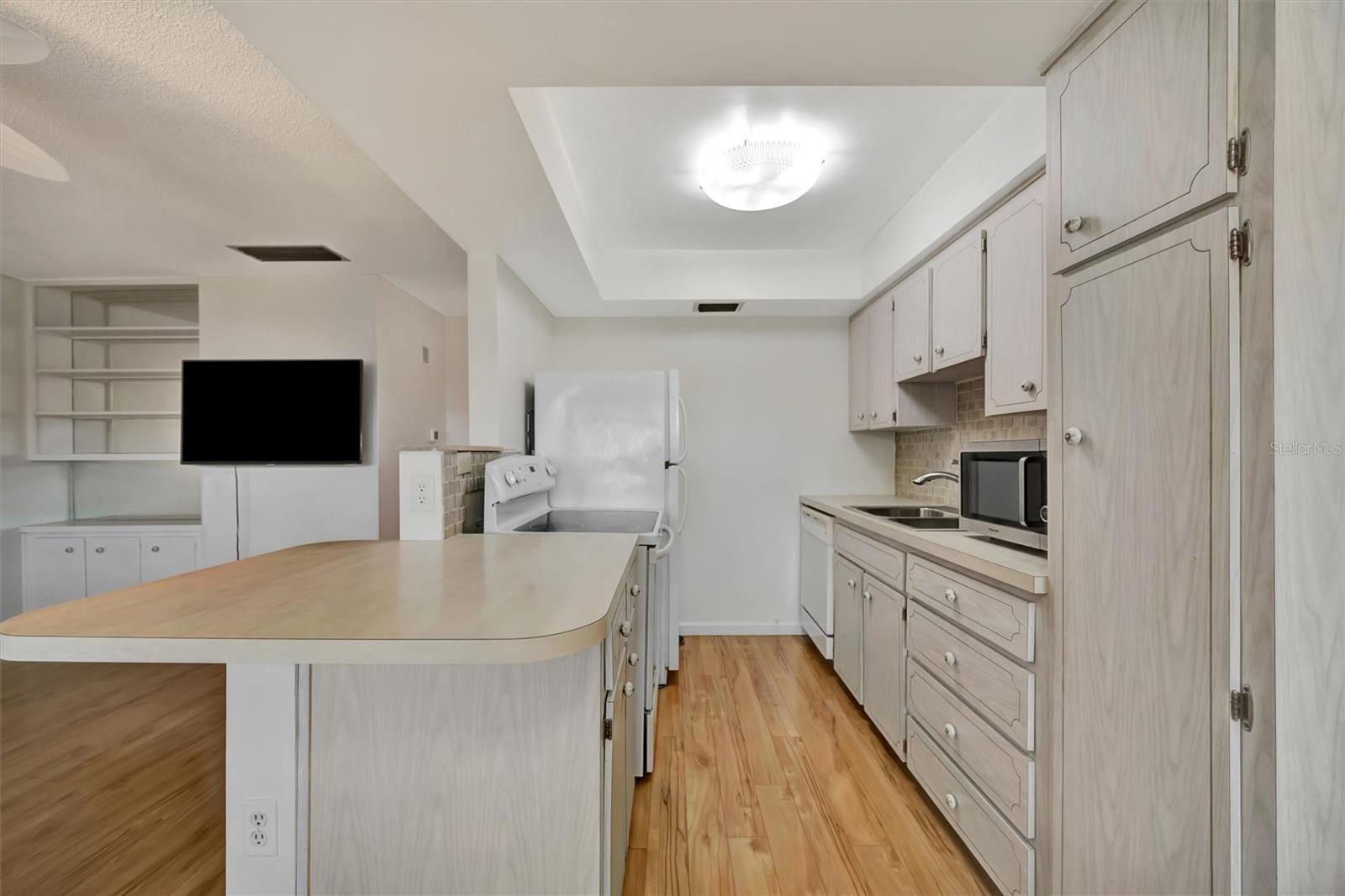 VELVET CLOAKE CONDO - Residential