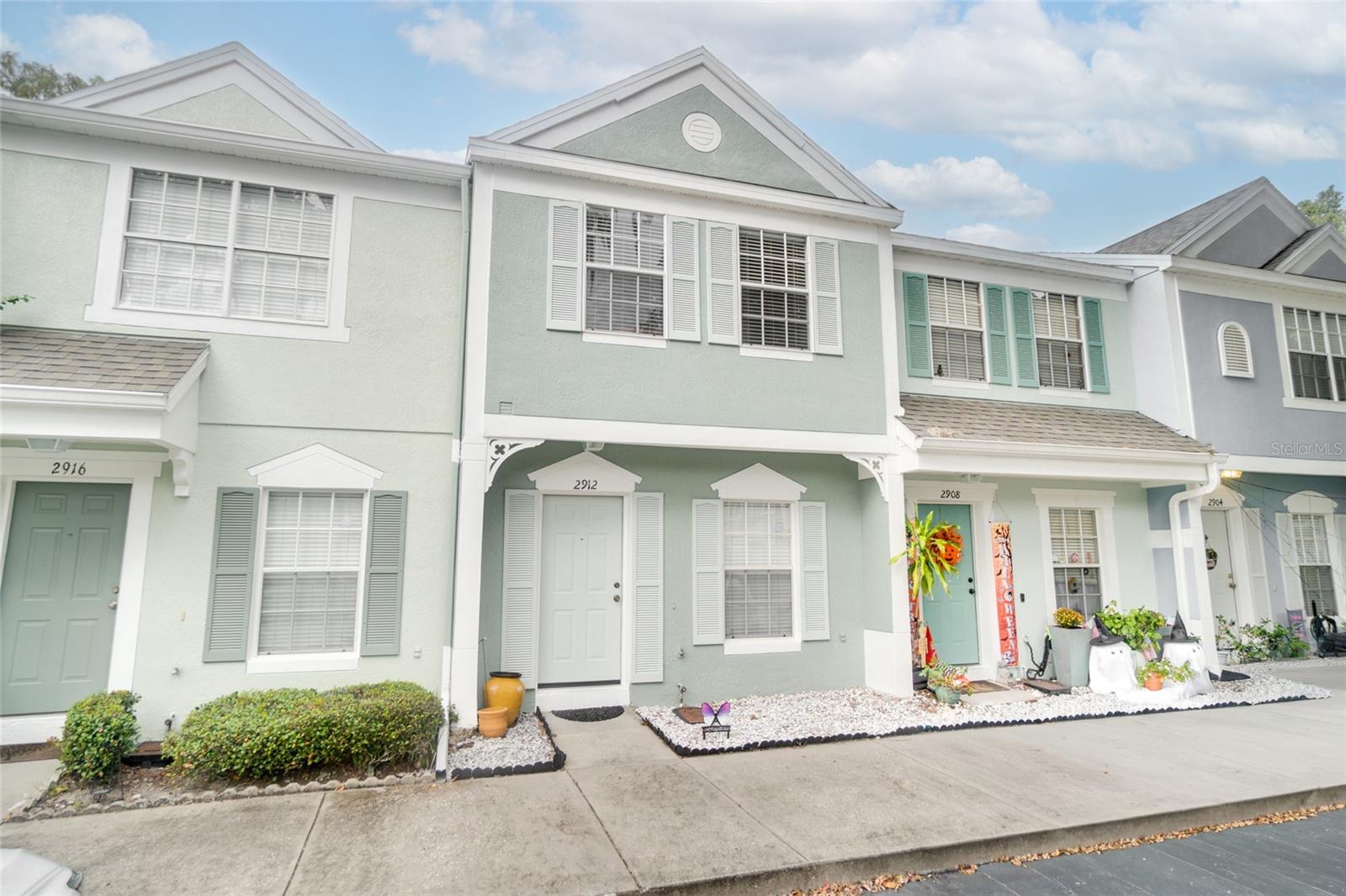 2912 WOODLANDS PARK COURT