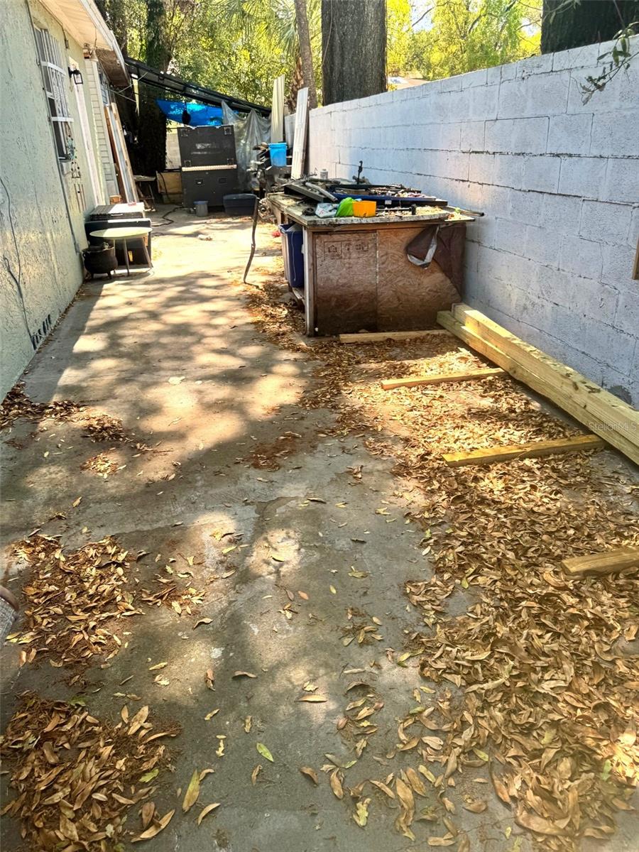 505 E COLUMBUS DRIVE