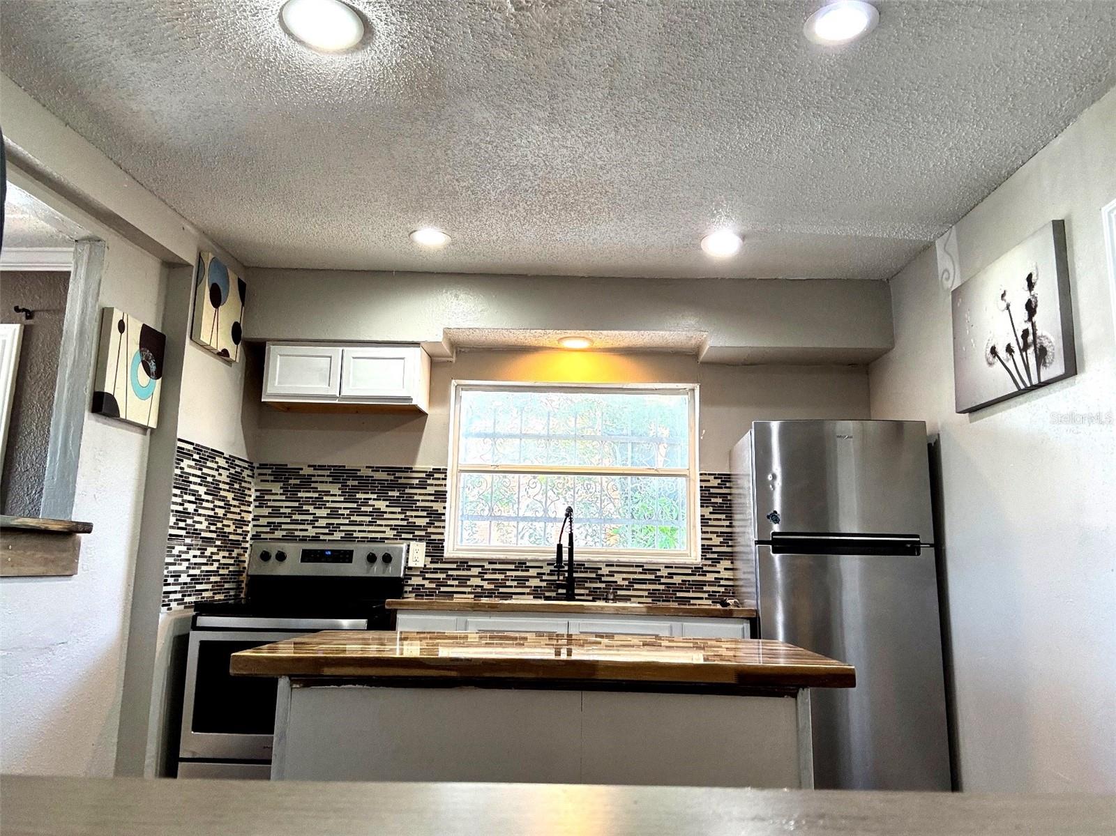 505 E COLUMBUS DRIVE