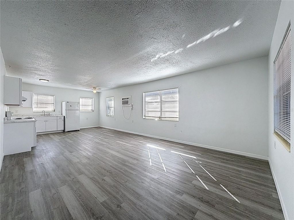 Photo of 650 E Harbor Drive S, St Petersburg, FL 33705 (MLS # TB8494418)