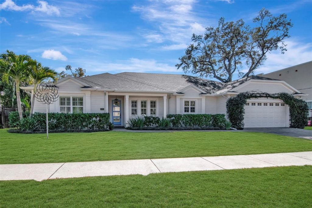 Photo of 3808 W Barcelona Street, Tampa, FL 33629 (MLS # TB8478551)